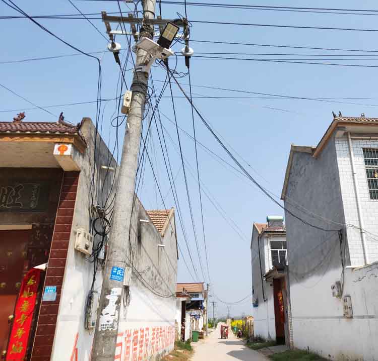 重慶地區適合安裝的太陽能路燈中控制器的保護功能