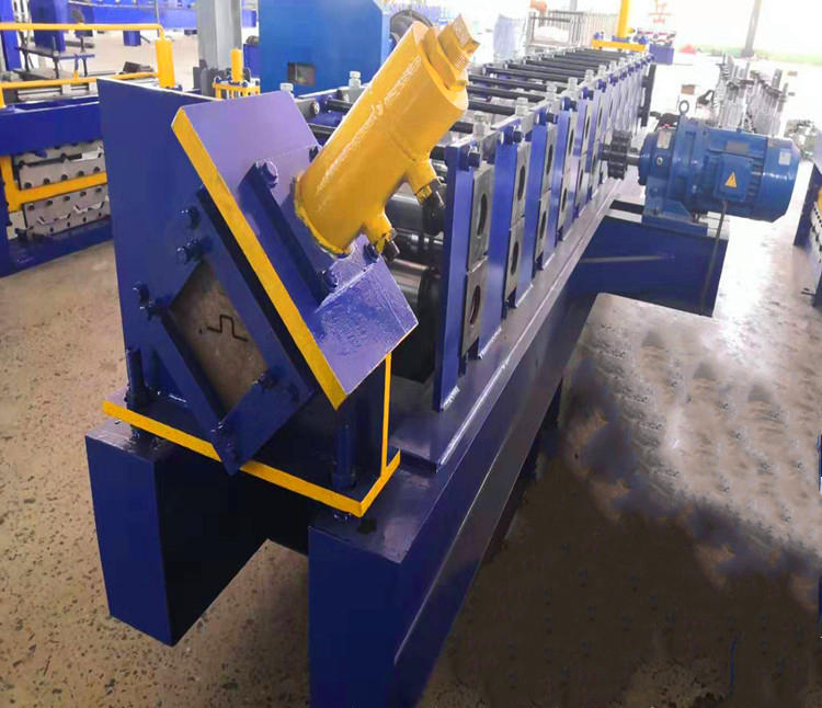 泊頭定制畜牧養(yǎng)殖雞籠骨架成型設(shè)備 U型槽立柱壓瓦機發(fā)往濰坊