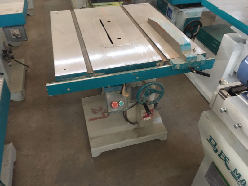 出售二手木工設備馬氏圓盤鋸震蕩砂臥式帶鋸等