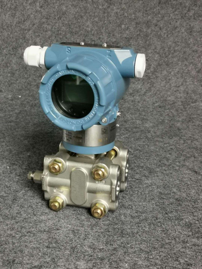 天津工廠生產的智能壓力變送器在華泰儀表廠