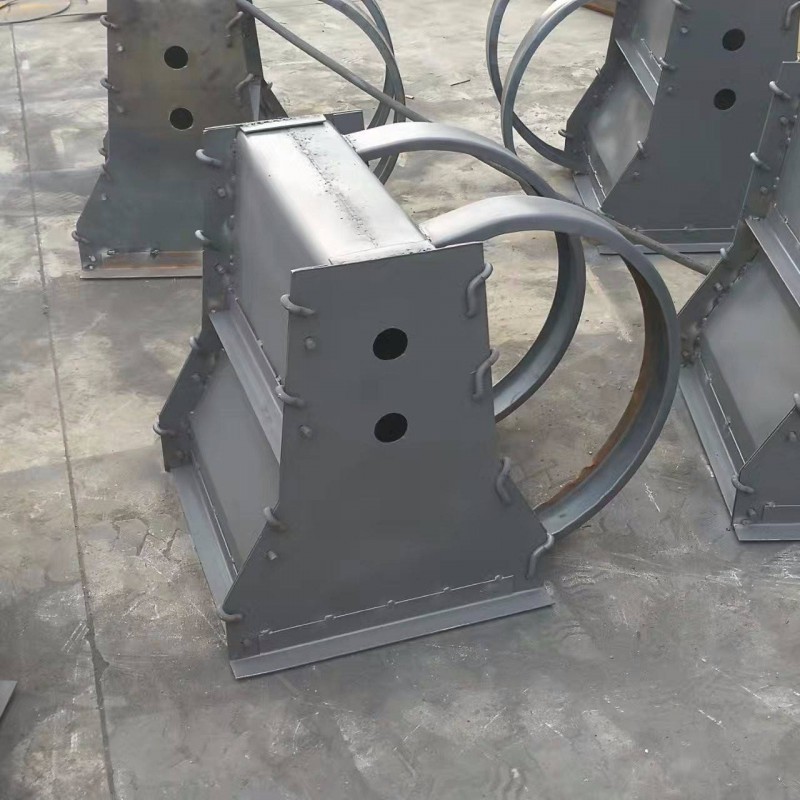 混凝土隔離鋼墩模具生產設計---混凝土隔離鋼墩模具特點