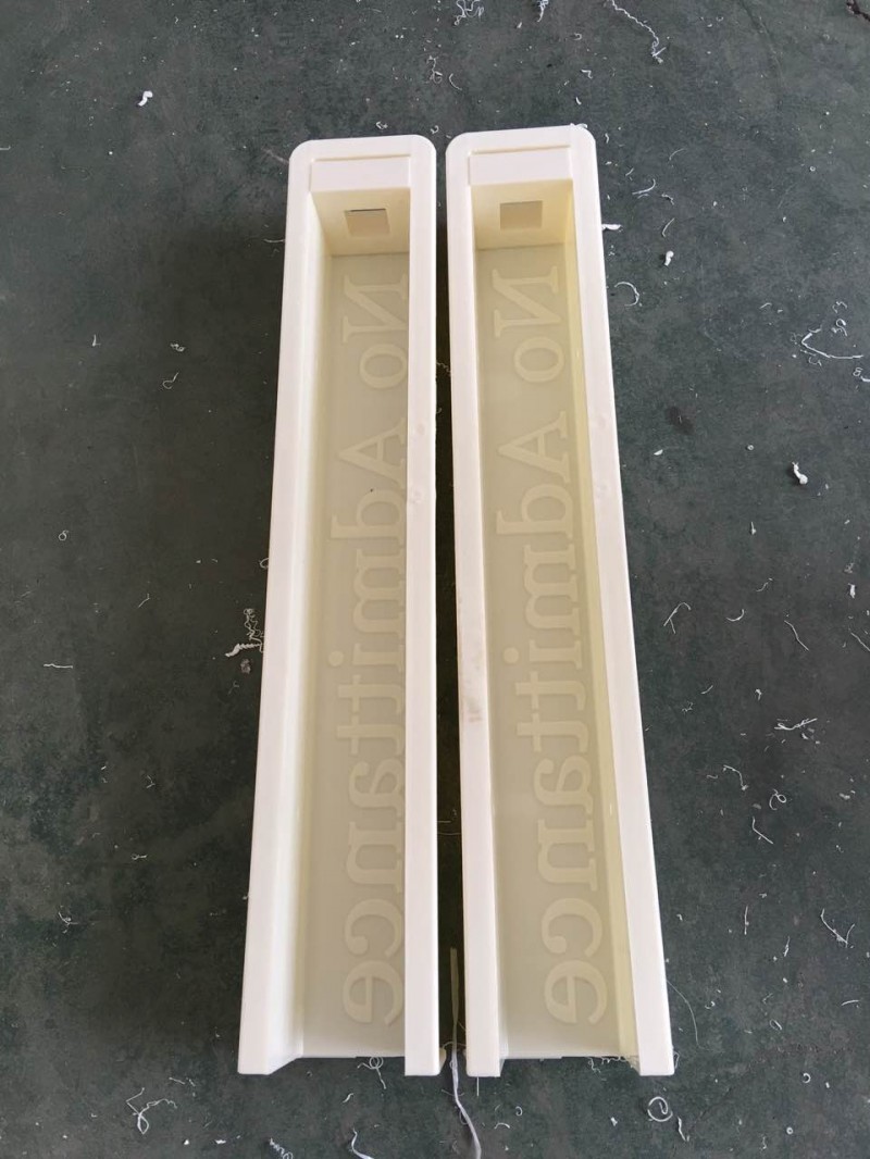 鋼管護欄立柱模具